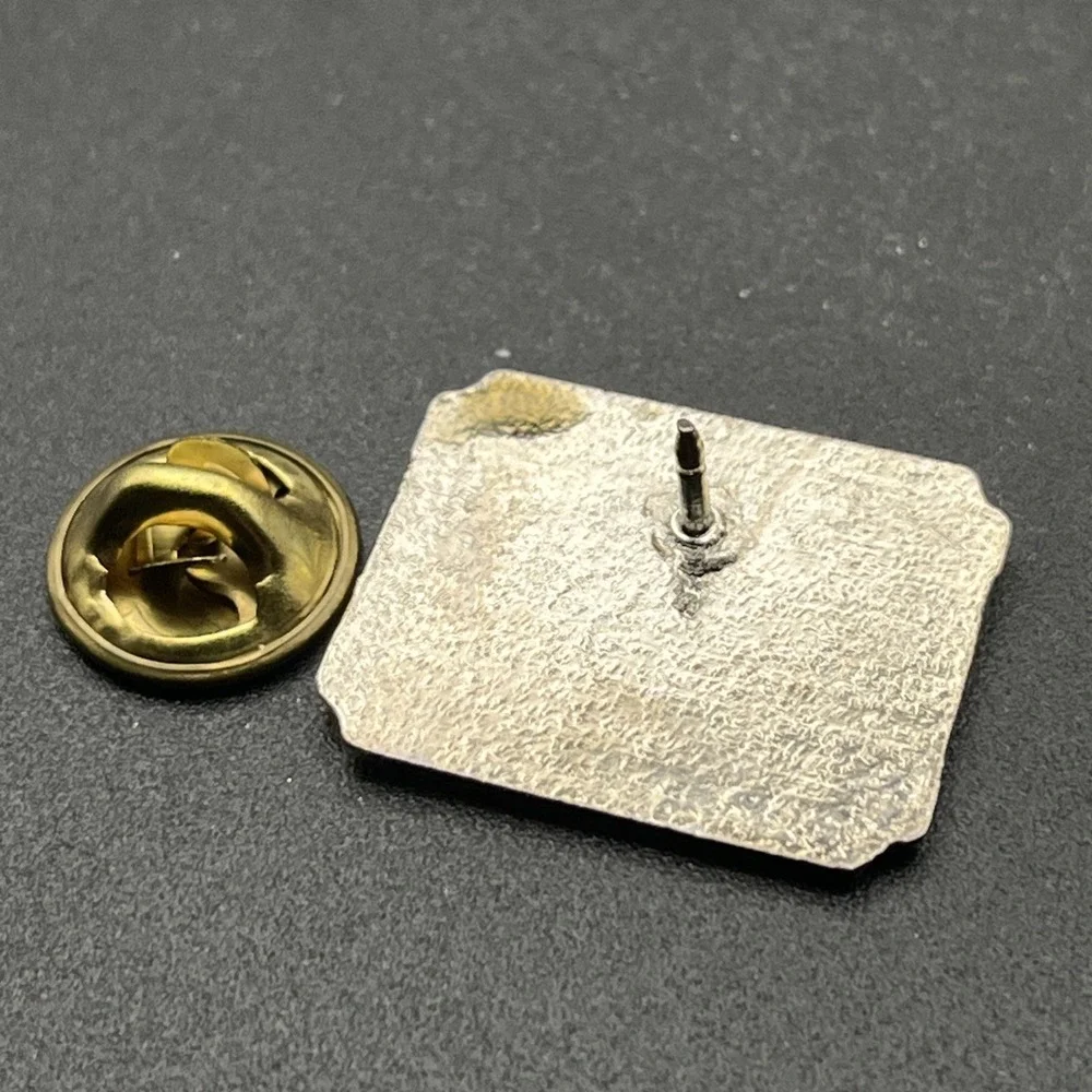 Wendy's Fast Food Restaurant 2000th Employee Lapel Hat‎ Pin